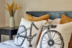 The Bs Cycle, 4 Bedroom, 2 Bathroom, House in Harrogate Centre